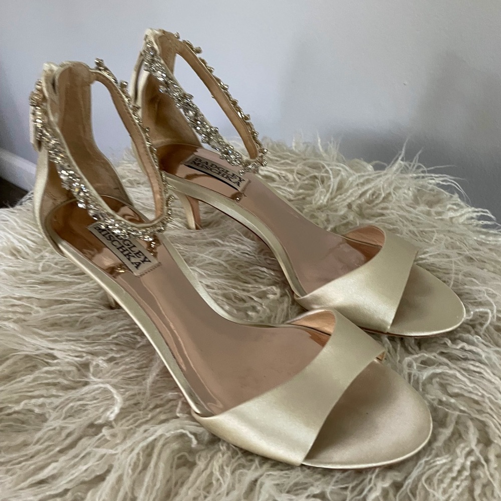 Badgley Mischka Kitten Heels